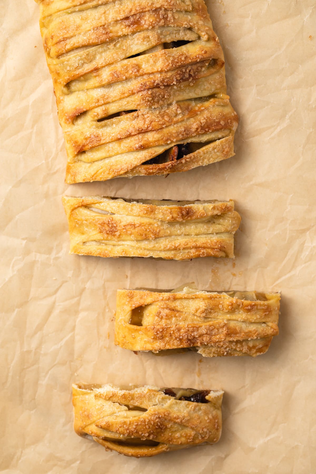 Overhead of apple strudel sliced.