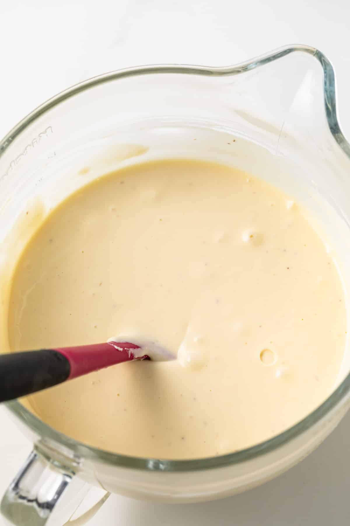 Banana cheesecake batter in glass bowl.