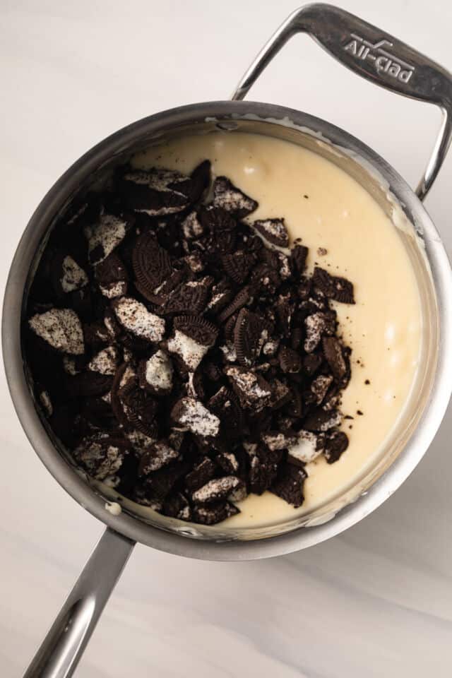 Oreos with fudge base in a saucepan.