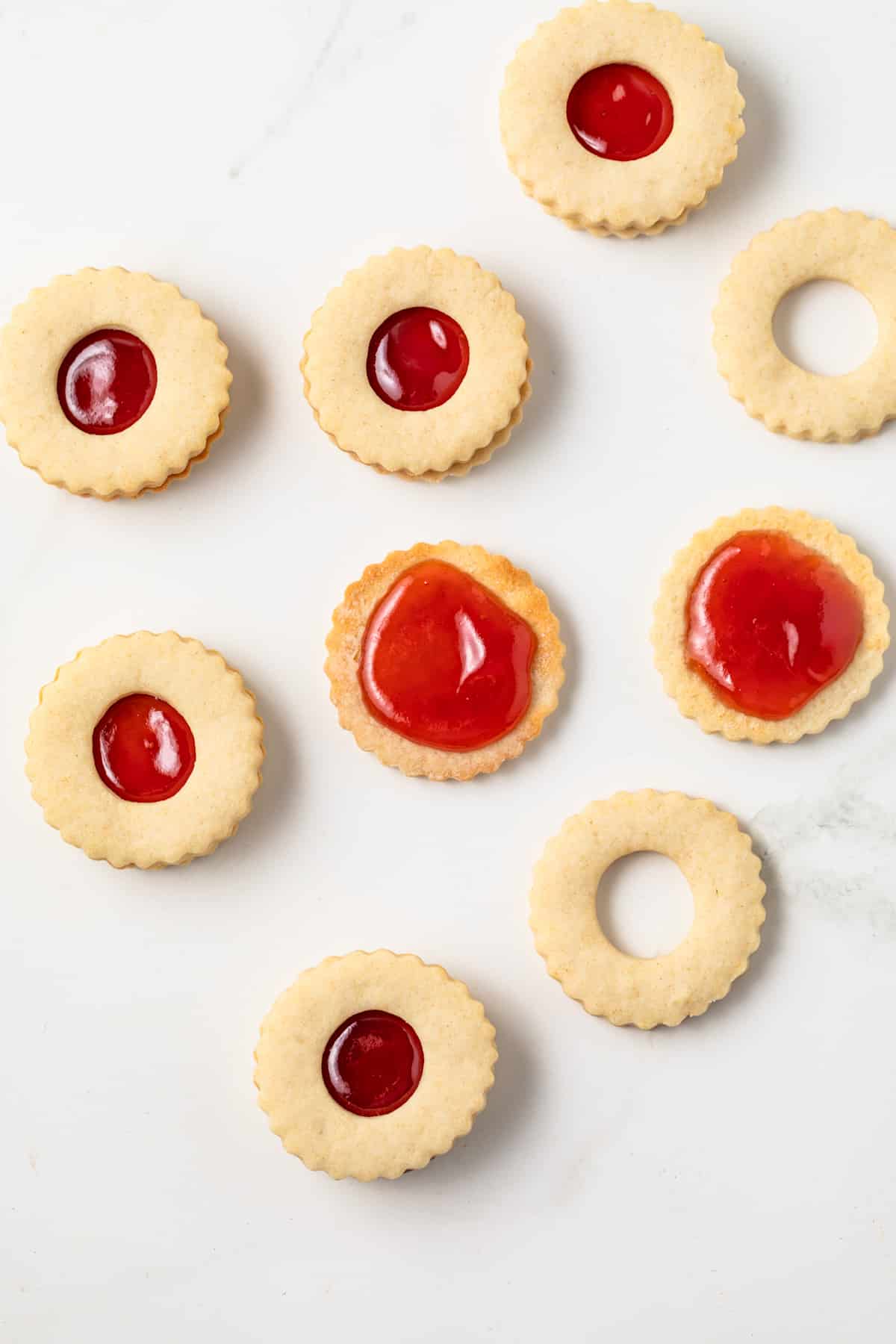 Cookies filled with strawberry jam.